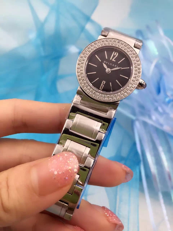 ブルガリ時計正面デザイン